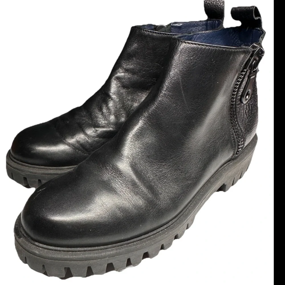 POLLINI Women’s Black Soft Italian Leather Lug Sole Ankle Boots Sz 8.5